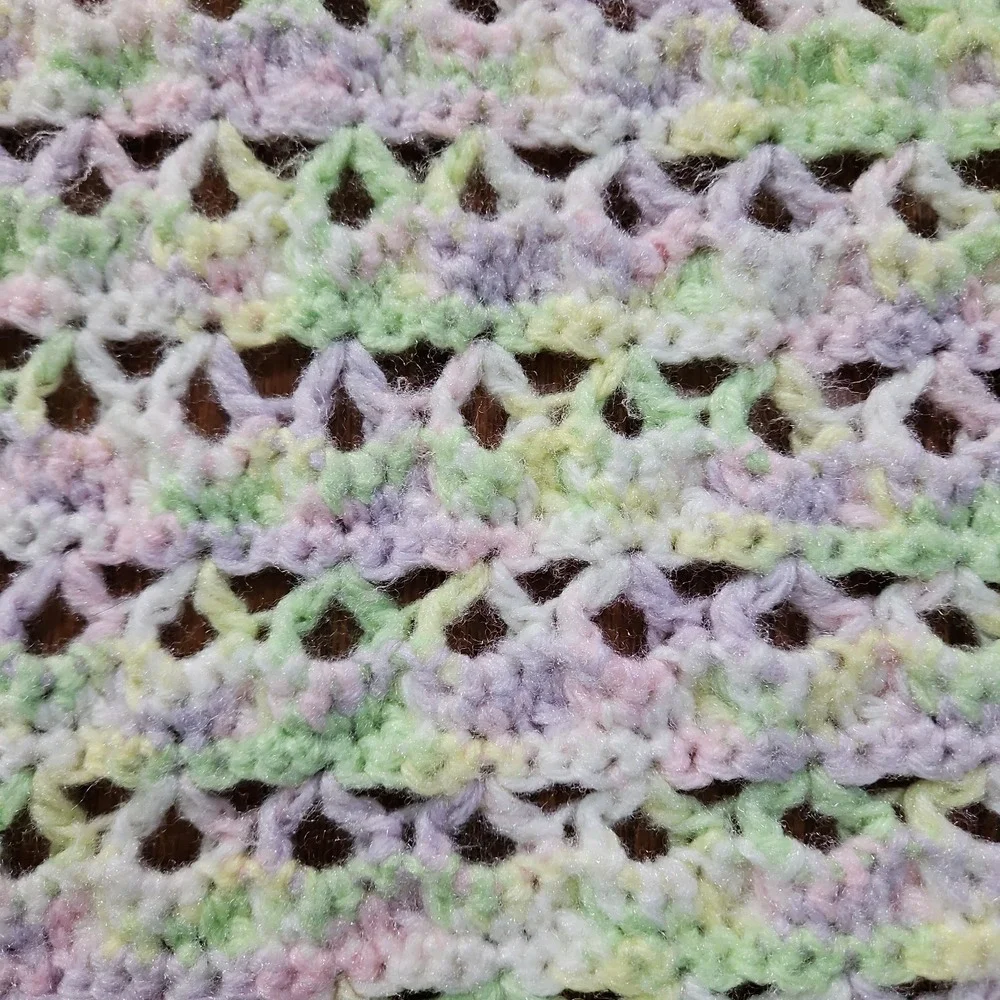 Vintage Handmade Crochet Baby Blanket Pastel Yarn‎ Shell Stitch Border Easter